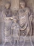 039.  Detail d'une sculpture sur le devant d'un grand tombeau familial (3eme s. p.C.).jpg